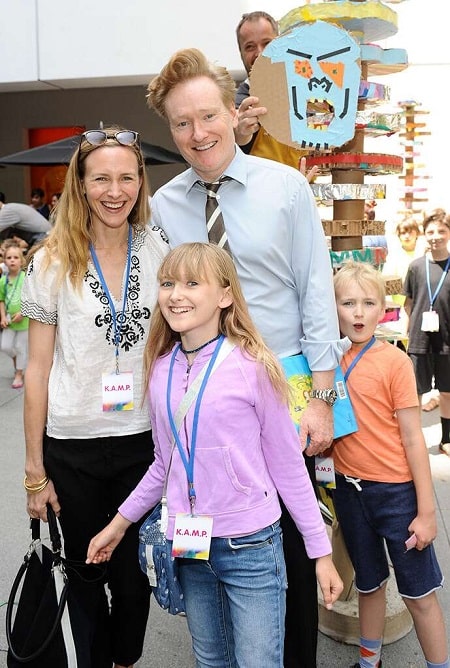 A picture of Neve O'Brien with her parents and younger brother.